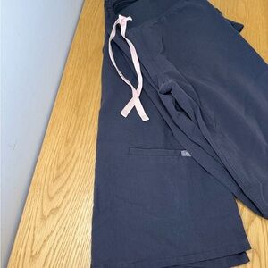 Figs Charcoal Scrubs